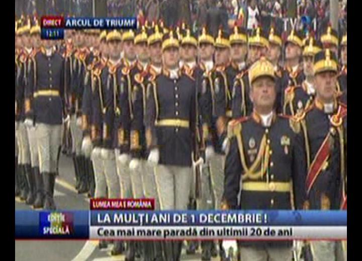 Parada militară desfăşurată cu ocazia Zilei naţionale a României în Piaţa Arcului de Triumf