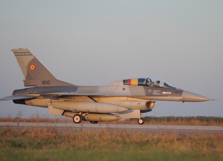 Avioanele F-16 au intrat oficial în serviciul Forţelor Aeriene Romane
