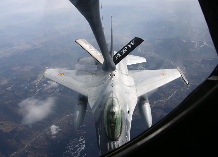 Avioanele F-16 ale Forțelor Aeriene Române au făcut prima realimentare în zbor deasupra României