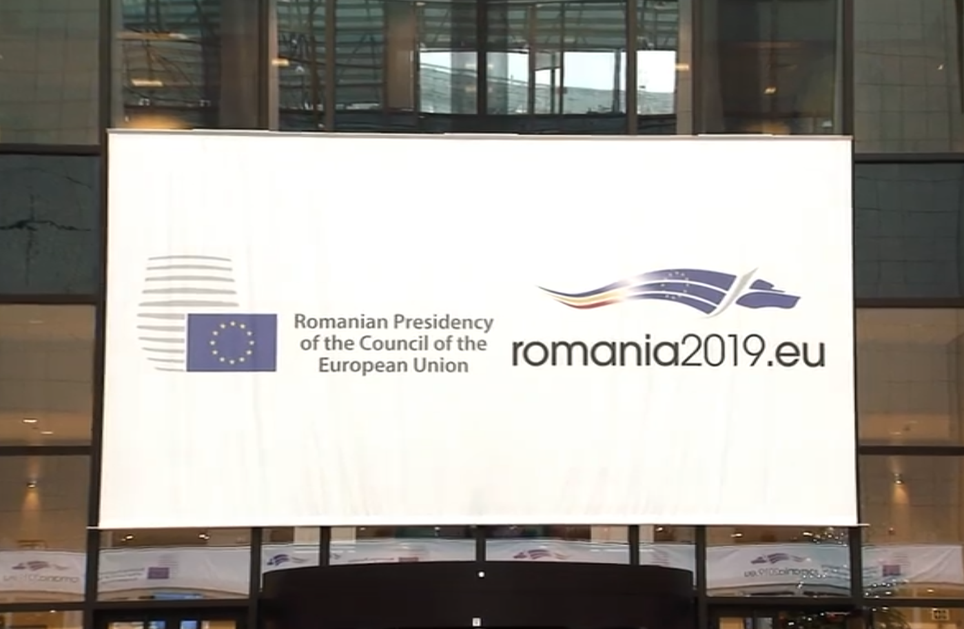 Instalarea panourilor Preşedinţiei României