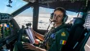 Simona MAIEREAN – pilotul român de la manşa avionului NATO ce a adus tone de echipamente medicale în ţară